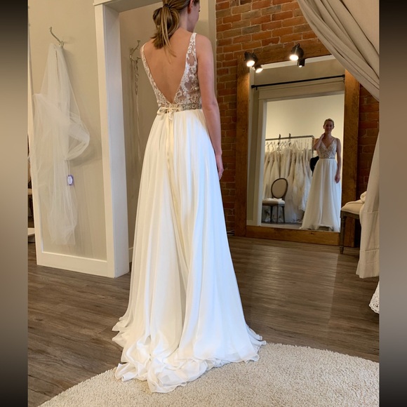 Paloma Blanca wedding dress - size 6 - Picture 3 of 5